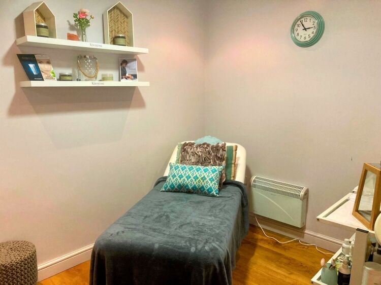 FULLY EQUIPPED HAIR & BEAUTY SALON PREMISES