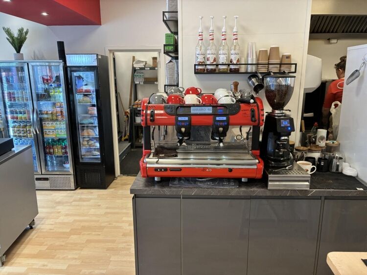 Leasehold Coffee & Cake Shop Located In Newquay Photo 10