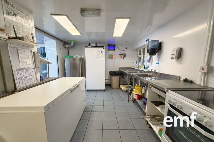 Popular Seaside Freehold Fish & Chip Shop & Restaurant Photo 10