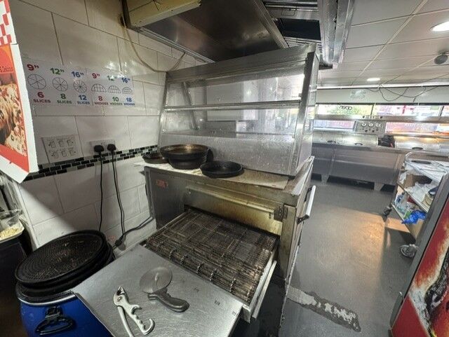 Leasehold Fish & Chip & Pizza Takeaway Located In Wolverhampton Photo 10