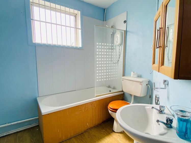 Freehold Fish & Chip Takeaway & Restaurant Located In Worksop, Nottinghamshire