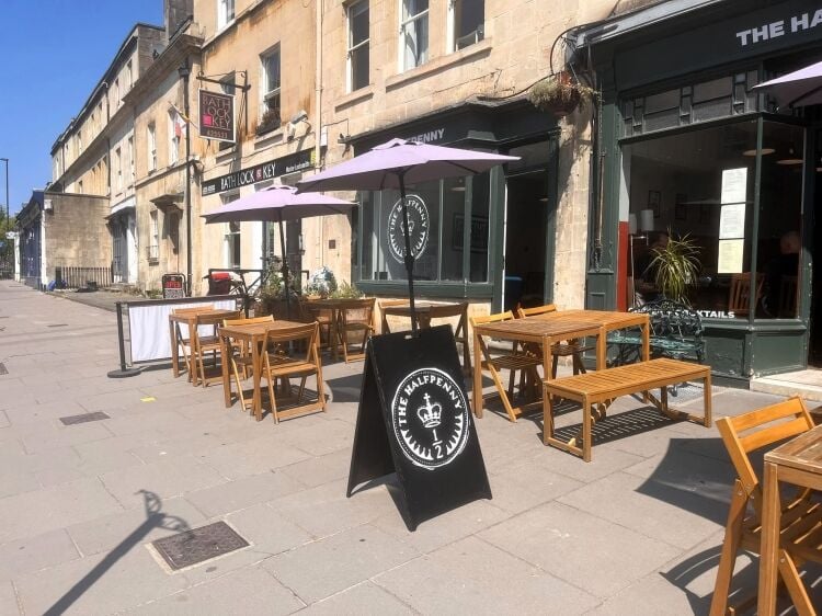 LICENSED COFFEE SHOP/CAFÉ BAR