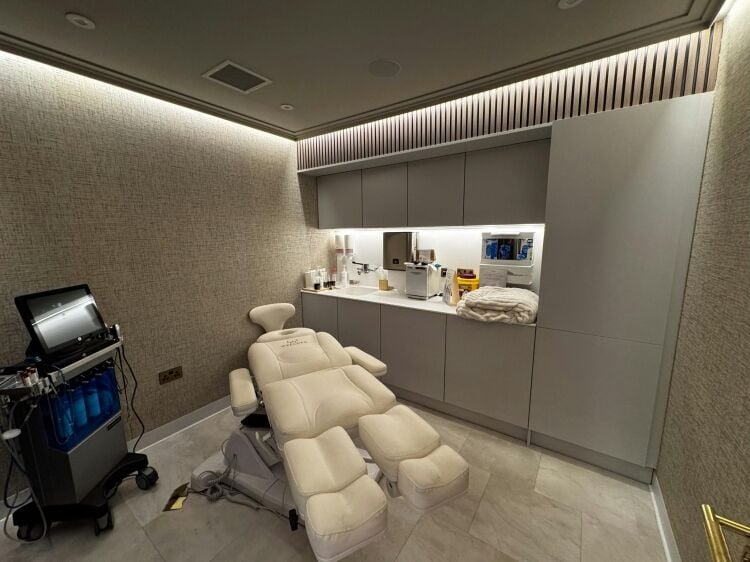 High End HIS Registered Clinic for Sale in Viewpark Uddingston with 6 Treatment Rooms