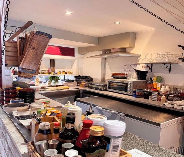 Very well fitted & equipped town centre Italian Restaurant Photo 10