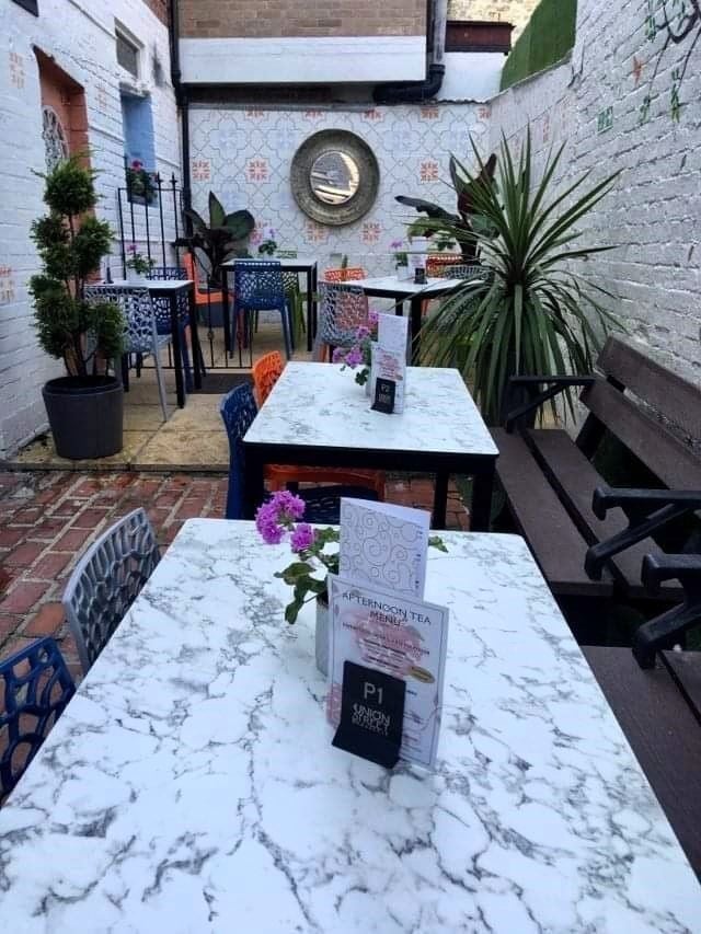 LICENSED COFFEE SHOP/CAFÉ/BRASSERIE