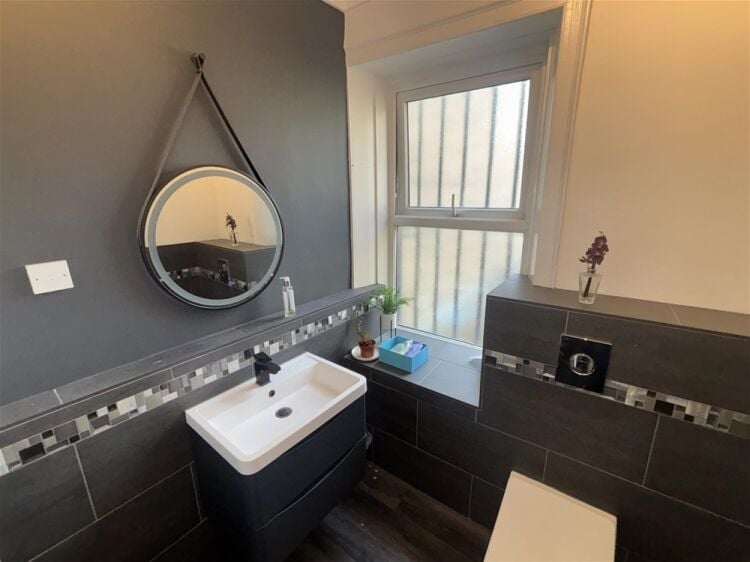 Vacant Unit For Sale in Brighouse