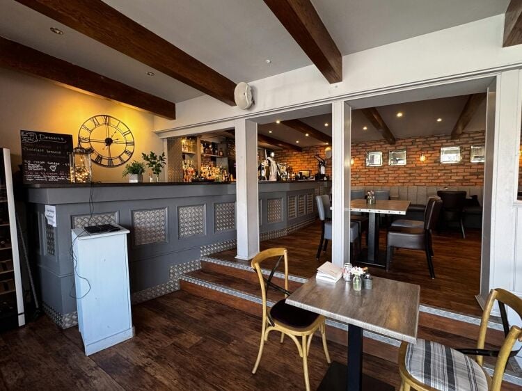 Woodpecker Restaurant & Bar Photo 10