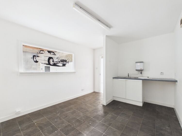 Three-Phase Powered Elgin Industrial Unit Available To Lease