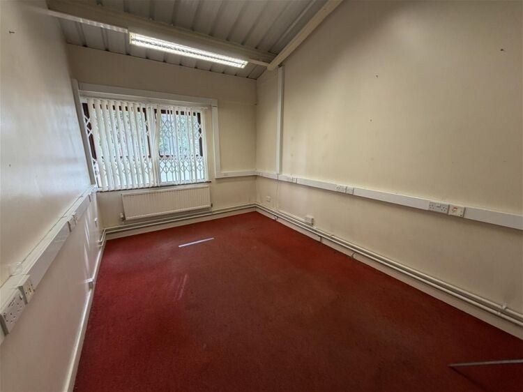Vacant Unit For Sale in Leeds Photo 10