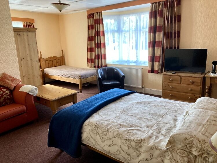 LICENSED TEAROOM/RESTAURANT AND BED & BREAKFAST