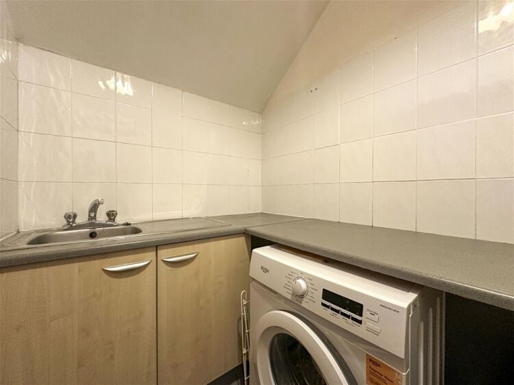 House of Multiple Occupancy and Self Contained Annex Photo 10