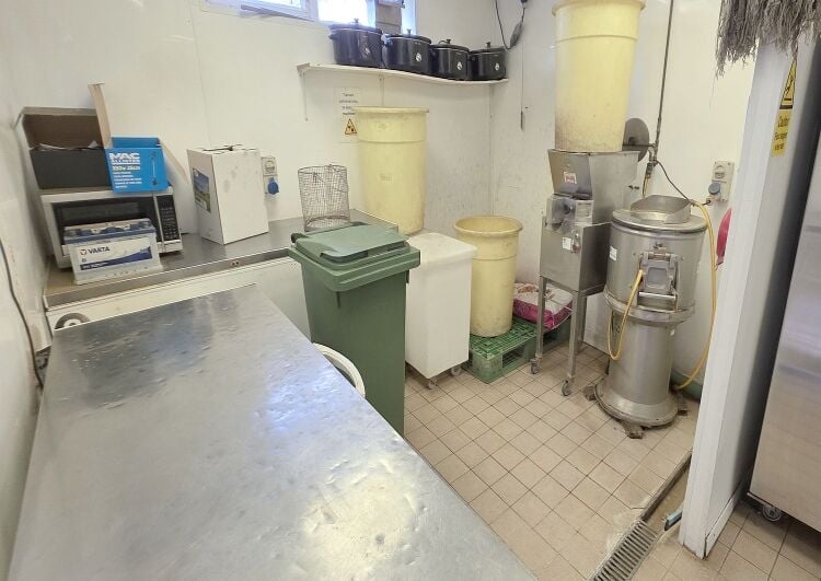 Recently closed well fitted/equipped fish & chip shop available with new lease in Poole