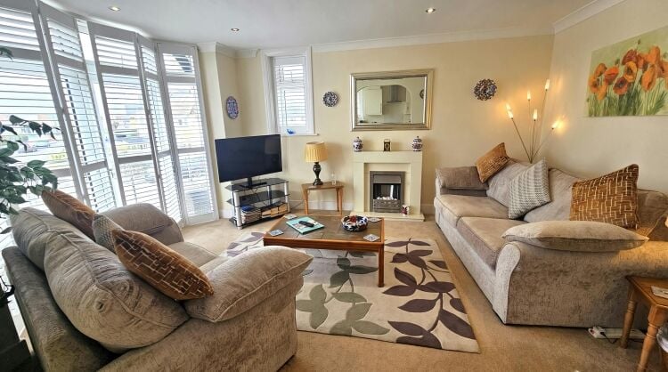 10/10 Rated Holiday Letting Home & Income - Sea Views