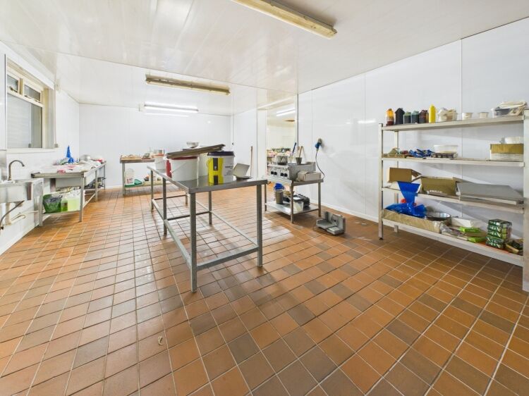 Established Freehold Bakery With Extensive Premises In Torrance Photo 10