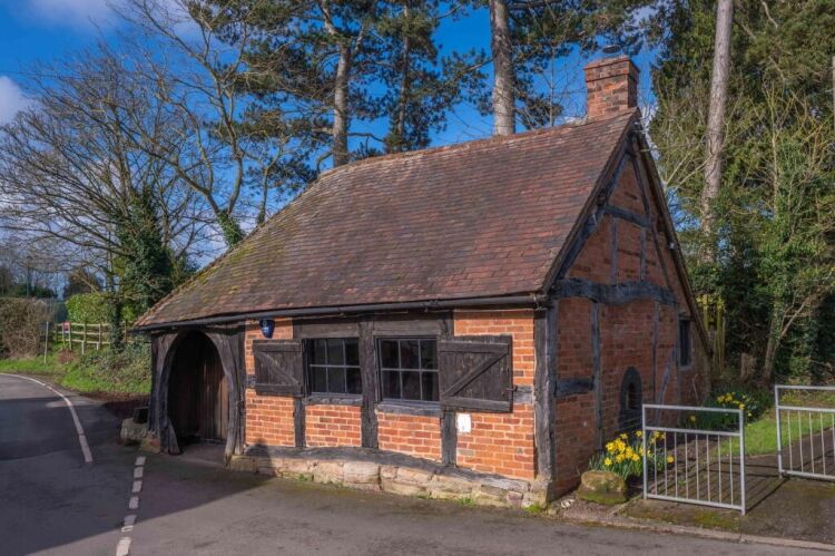 Charming Commercial Property To-Let Located In Claverdon Photo 10