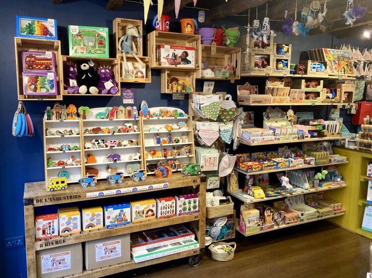 AWARD WINNING GIFTS & GREETING CARDS OUTLET