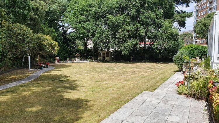 High Quality 32 Bedroom Hotel Suiting Wedding/Conference Venue