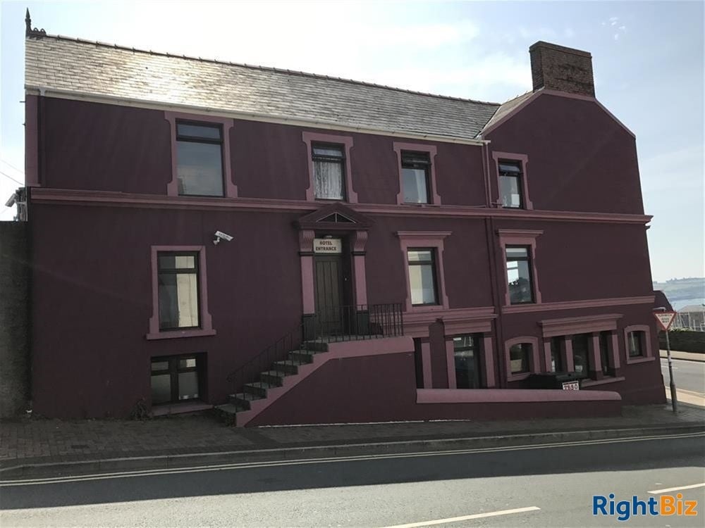 WATER FACING PUB WITH OWNERS ACCOM, B+B & FUNCTION ROOMS, PEMBROKESHIRE