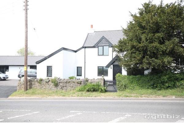 Attractively Priced Former Guest House, Near Bristol Airport Photo 11