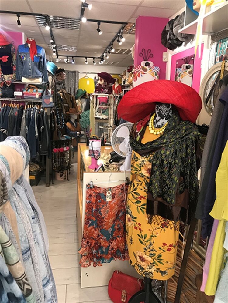 TOWN CENTRE LADIES DESIGNER FASHIONS & ACCESSORIES EMPORIUM IN NORTH CORNWALL Photo 11