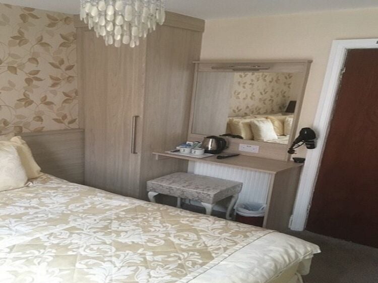 Well established licenced hotel for sale. Photo 11
