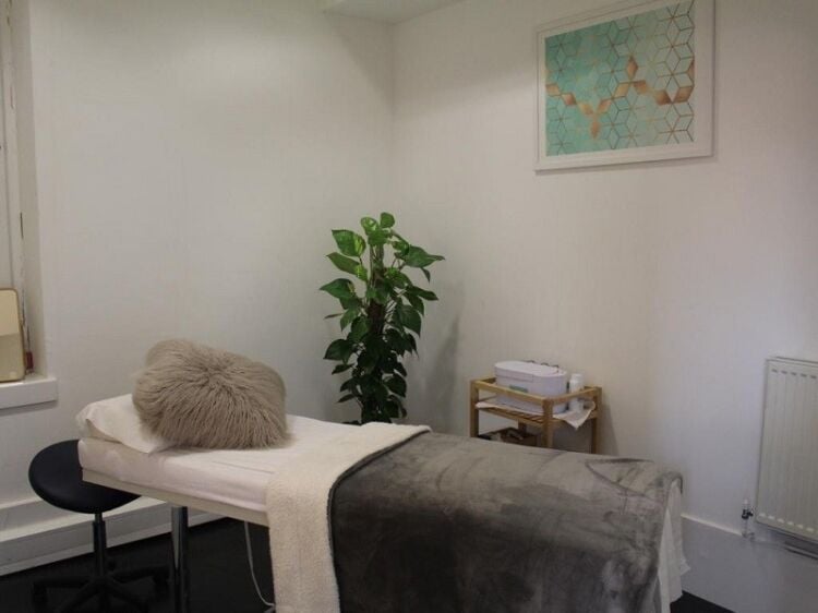 Well-Run Beauty Salon – Strong Reputation & Regular Client Base Photo 11