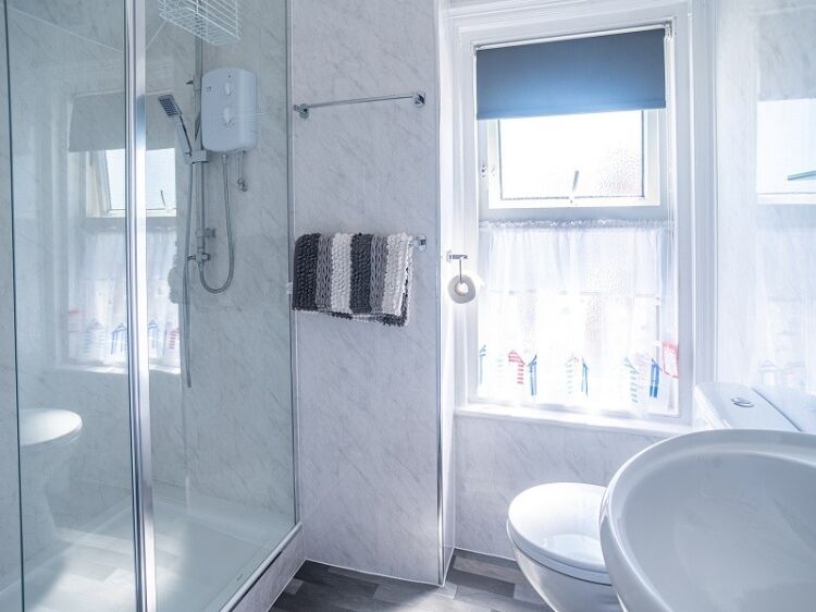 Beautiful Guest House For Sale Photo 11