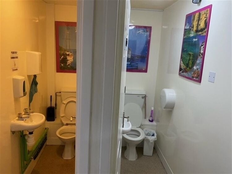 CAFE based Llanelli taking £5, 500 pw Photo 11