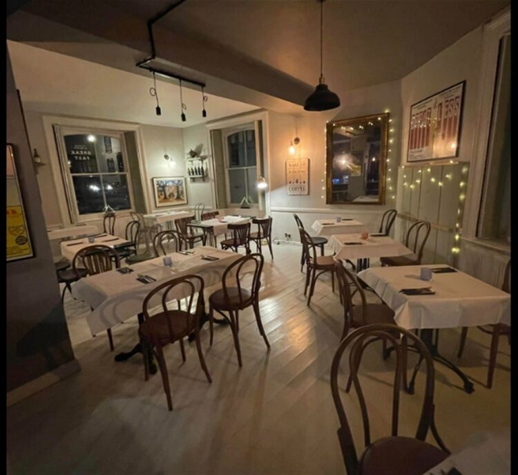 SUPERB COFFEE SHOP & WINE BAR WITH HUGE POTENTIAL IN CALNE/WILTS