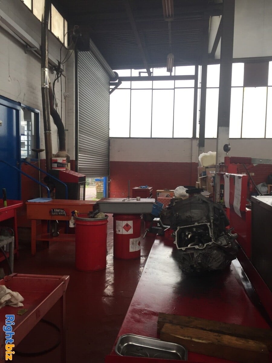 Motor garage with new lease Photo 11