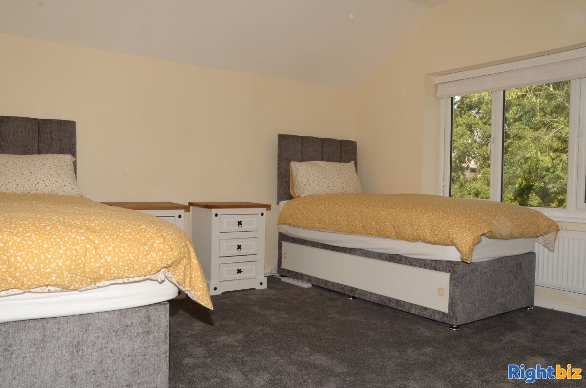 Freehold Established Serviced Accommodation Airbnb Superhost Property Photo 11