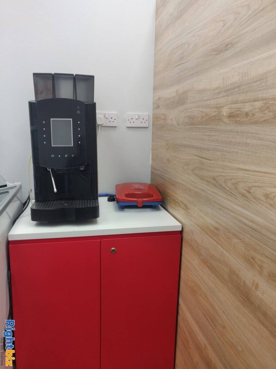 Desserts / bubble tea  shop/ cafe for sale in Cwmbran shopping centre south wales