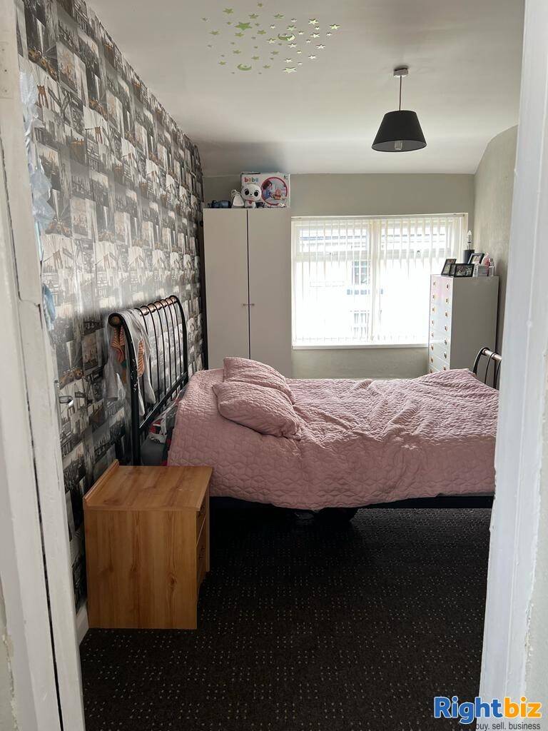 Leasehold Barber shop for sale with 2 bed flat