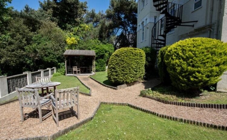 Prominently located 32 bedroom hotel with leisure facilities operating on a profitable longer stay business model