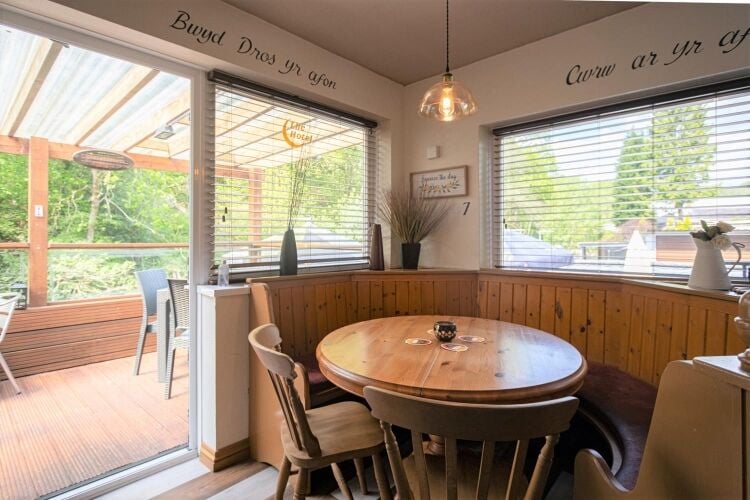 Freehold Public House & Restaurant & Hotel Located In Cwm-twrch Uchaf