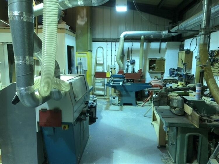 QUALITY BESPOKE HOME FURNISHINGS MANUFACTURING & FITTING COMPANY based WILTSHIRE Photo 11