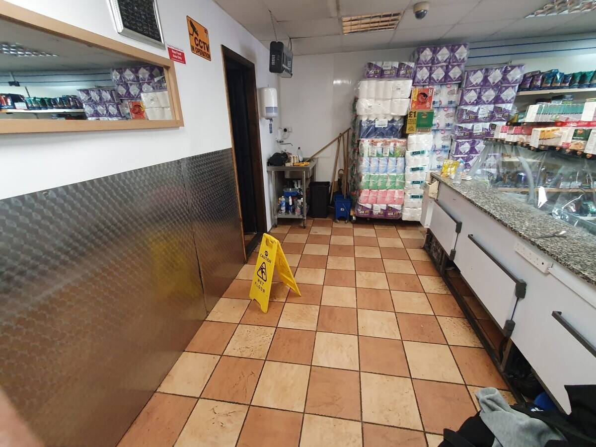 LARGE SHOP WITH STOCK REDUCED PRICE QUICK SALE LOW RENT