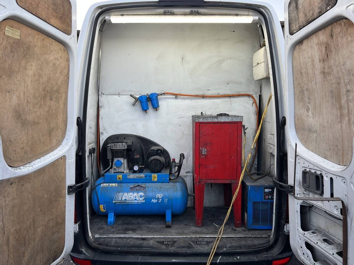 Mobile alloy wheel and smart repair van