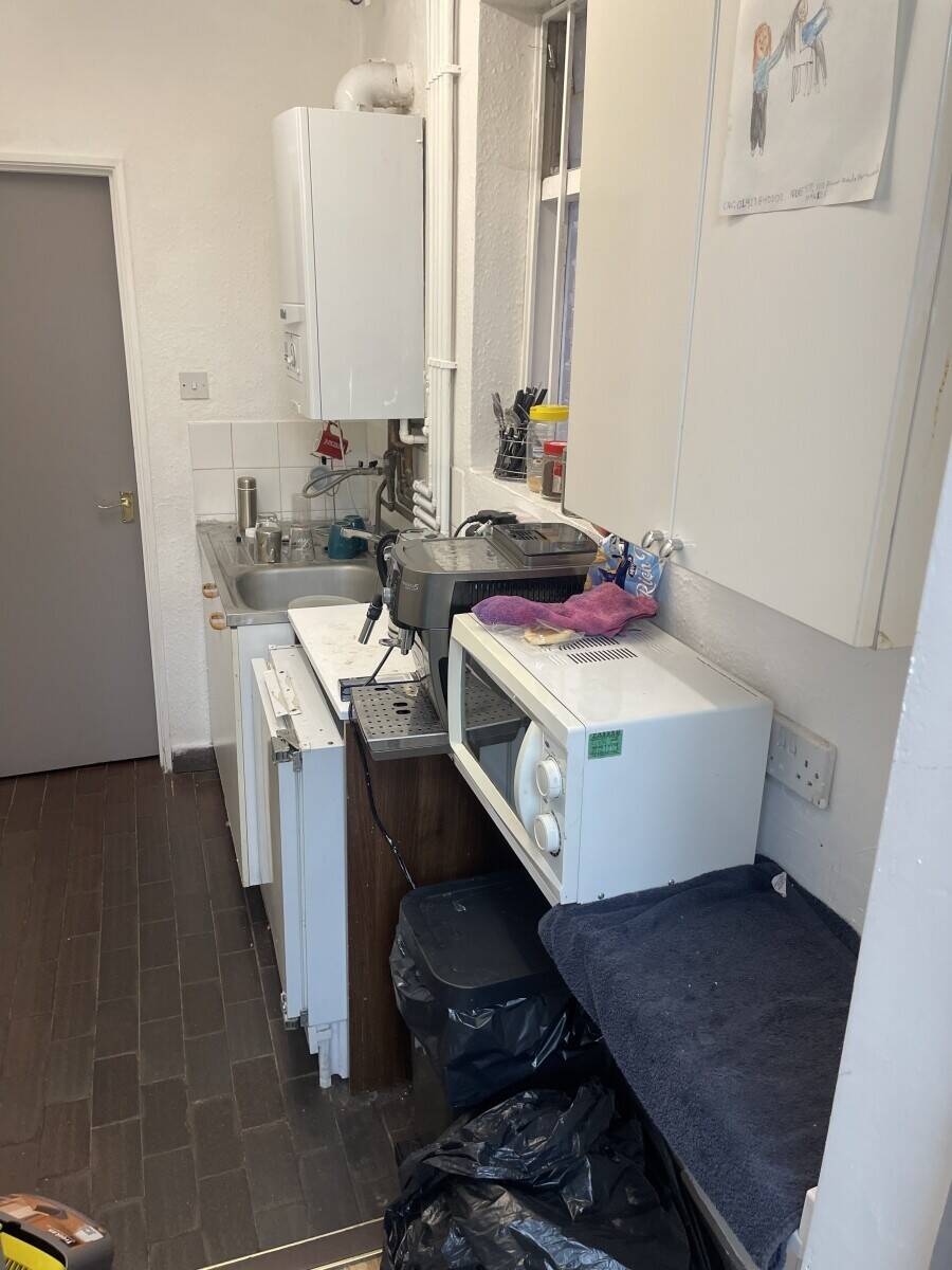 Leasehold hair and beauty salon for sale in Northwood