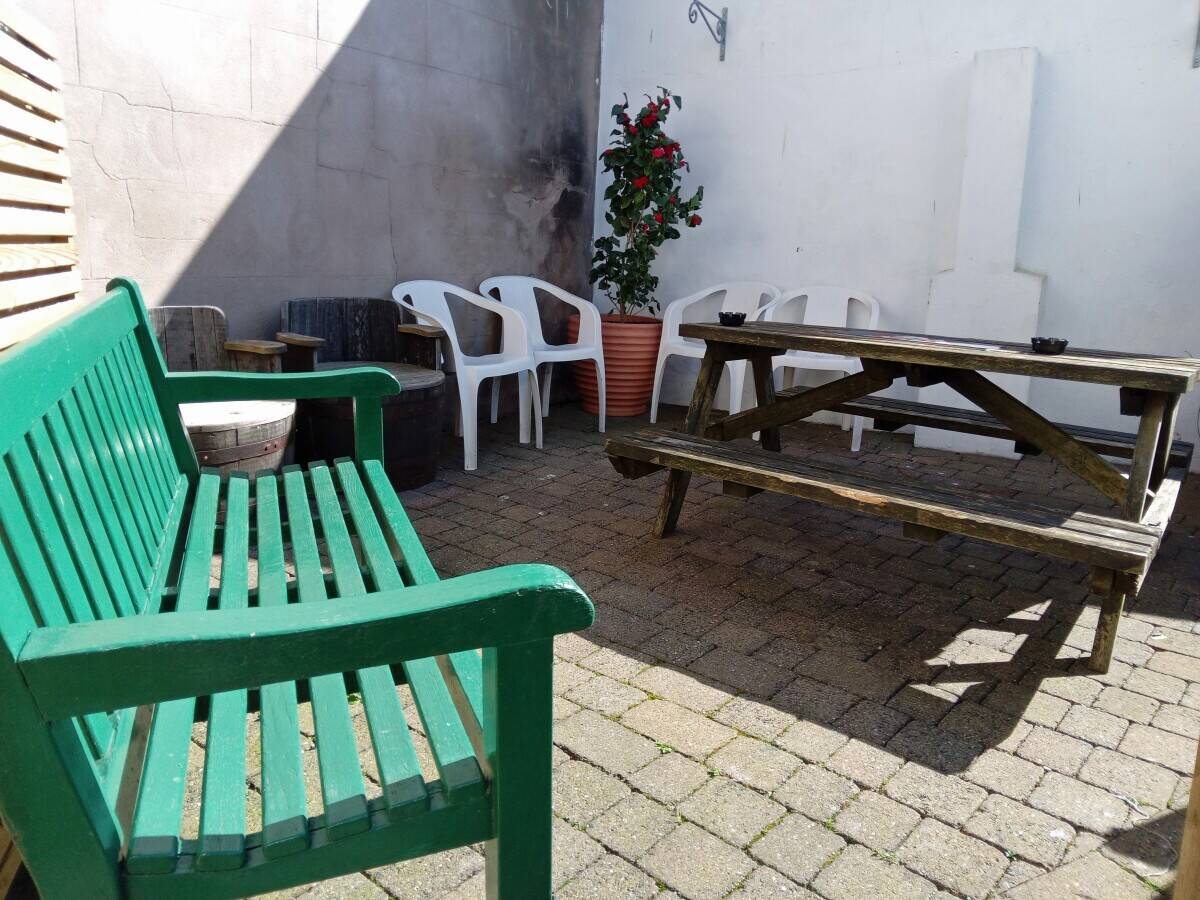 CUMBRIA – QUAYSIDE FREE HOUSE LOCATED IN WESTERN LAKES WITH STRONG NET PROFITS