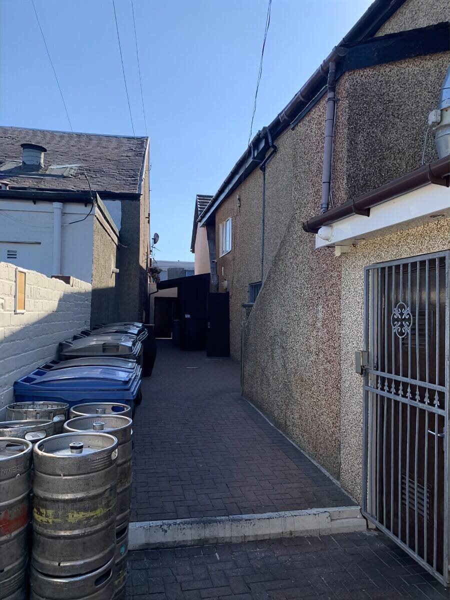 Busy North Ayrshire Village Inn with 4 bed flat close to all amenities
