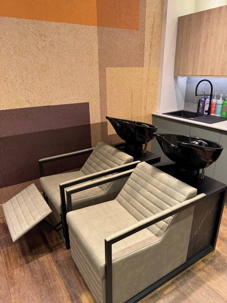 Unisex hair salon for sale in Central London Photo 11