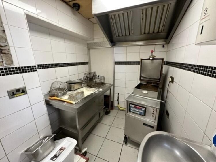 Leasehold Fish & Chip & Pizza Takeaway Located In Nuneaton Photo 11
