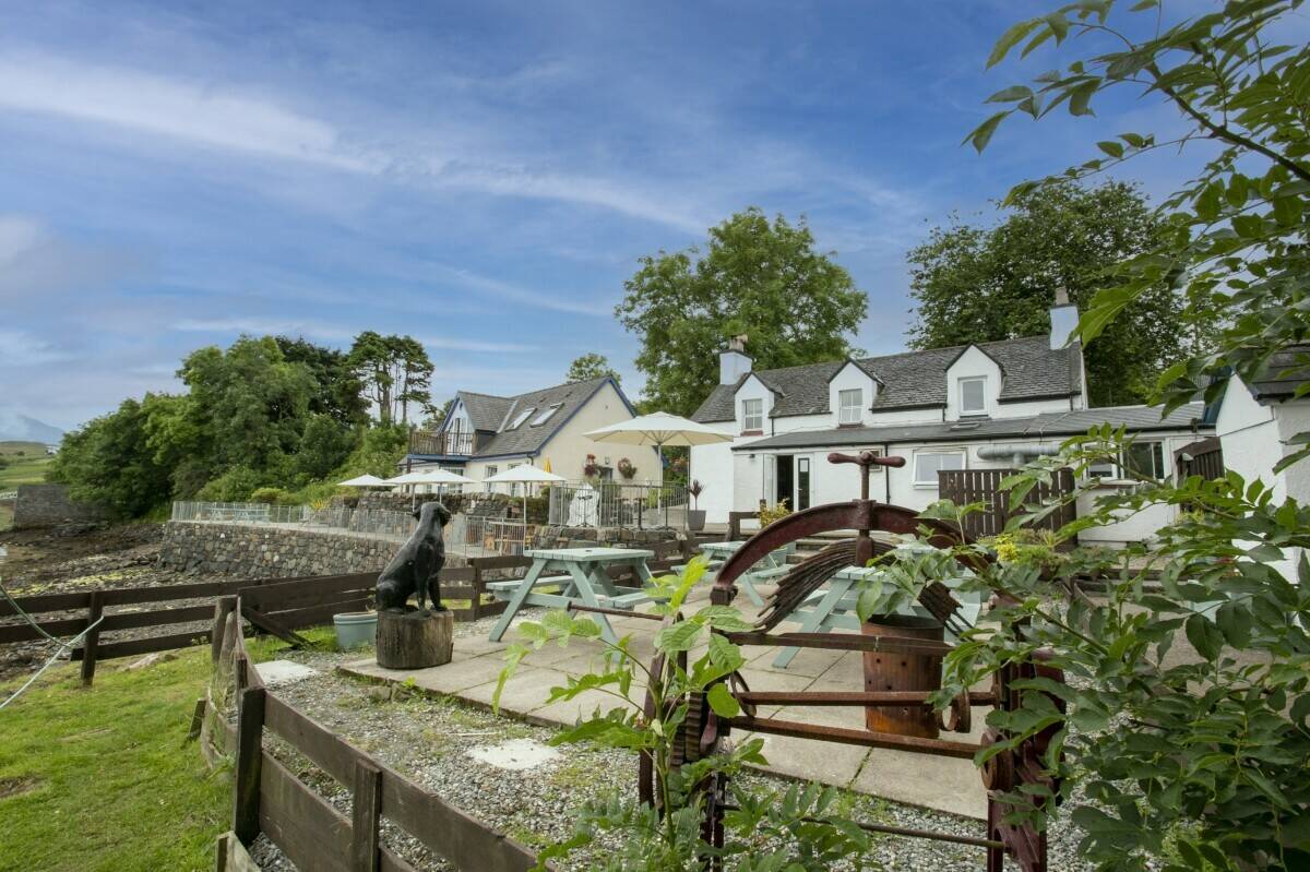High Volume Pub Restaurant With Letting Accommodation For Sale Photo 11
