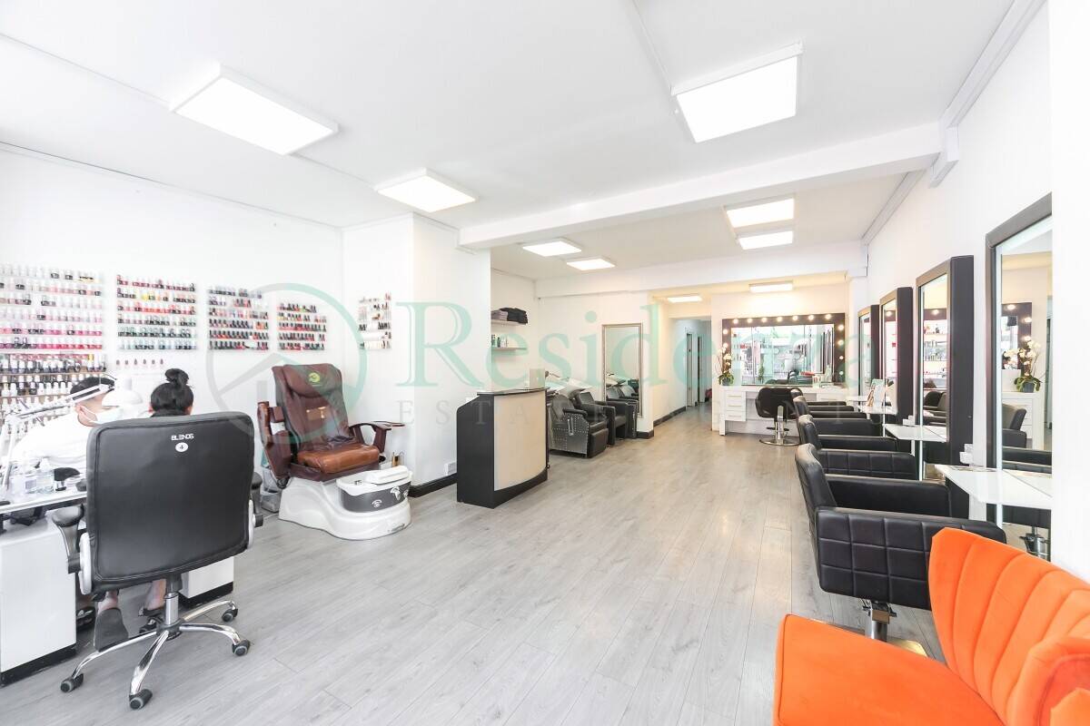 established class E beauty salon measuring in excess of 900 sq/ft over ground level, located in Tooting B