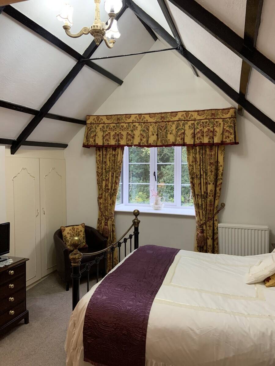 EXCEPTIONAL FREEHOLD BUSINESS OPPORTUNITY ON THE SHORES OF BALA LAKE, SNOWDONIA, NORTH WALES
