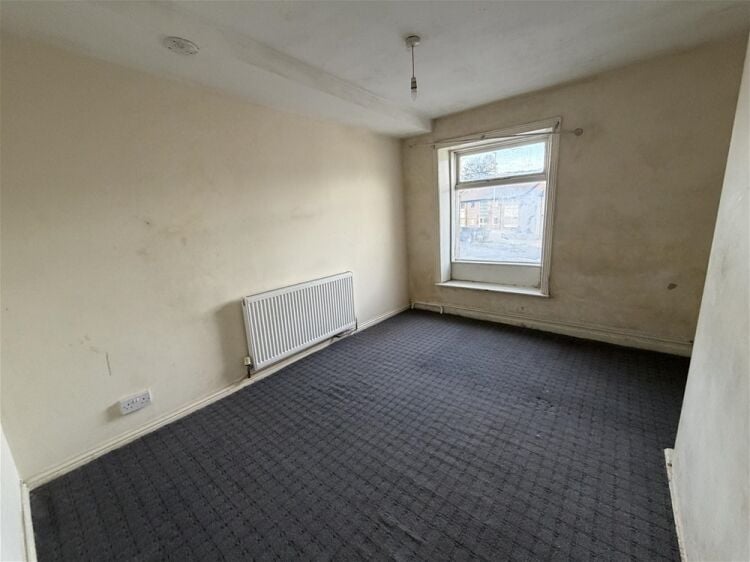 Vacant Unit For Sale in Huddersfield