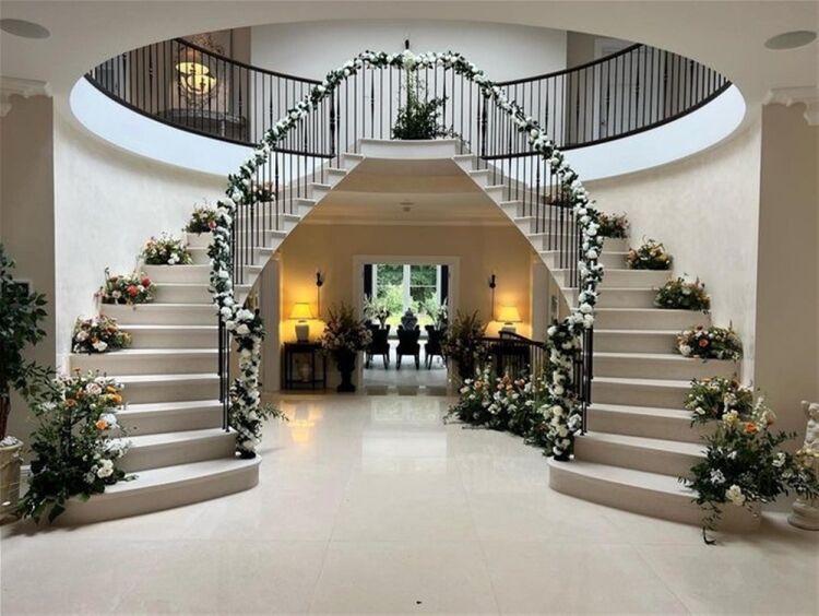 MULTI-AWARD-WINNING FLORISTS