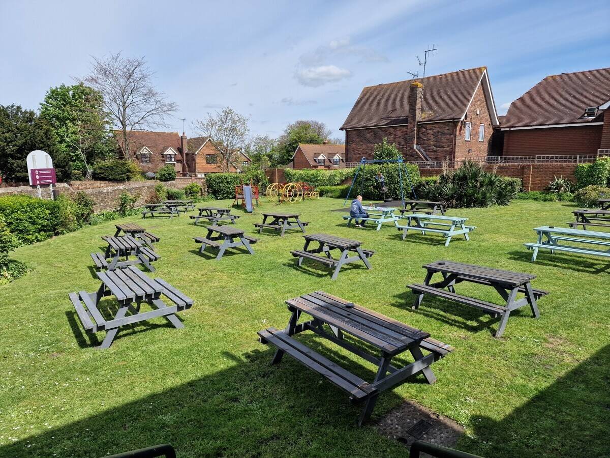 Popular out-of-town pub lease for sale in Northfleet Photo 6