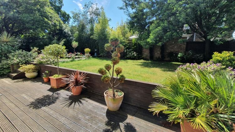 Character 4 Star Hotel & 3 Bedroom Apartment Photo 11